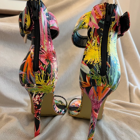 Red Kiss Multicolor Spike heel   8.5 - Picture 6 of 8